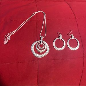 Brighton look alike pendant necklace with matching drop earrings